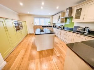 KITCHEN- click for photo gallery